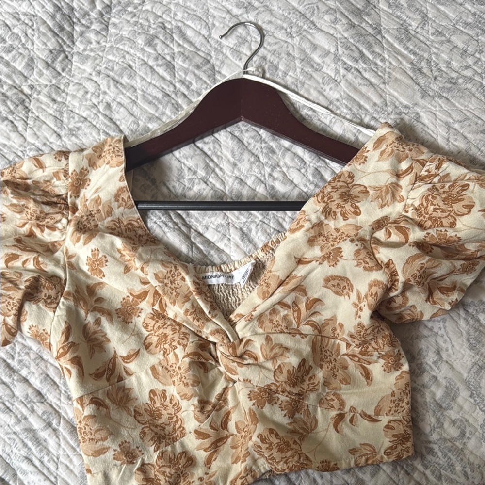 Cream and Brown Puff Sleeve Crop Blouse - Picture 6 of 6